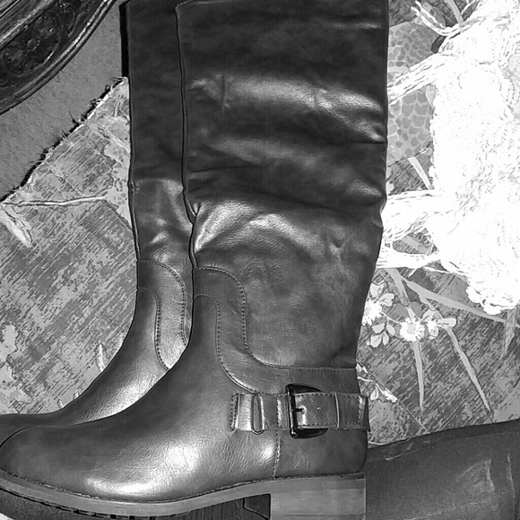 ⭐⭐⭐Price drop⭐⭐⭐Brand new bucco boots - Picture 1 of 3