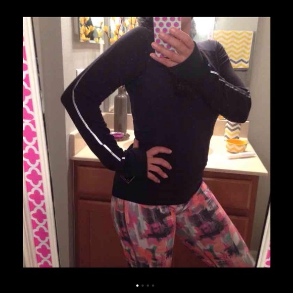 Nike black top