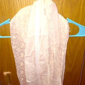 Light pink lace and flower pattern scarf.