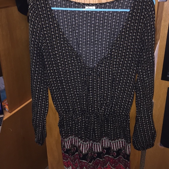 Adorable romper with a delicate pattern.