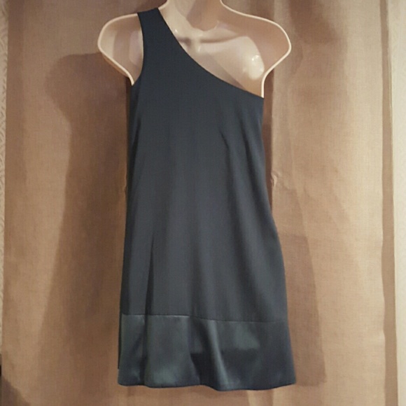 Forest green one shoulder dress - Picture 4 of 4