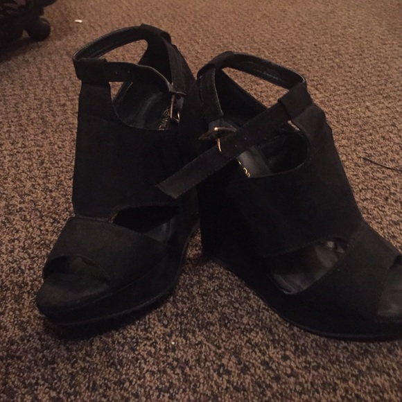 Black wedges size 8 - Picture 1 of 3
