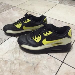 Nike Air Max size 5 kids fit women who are size 7