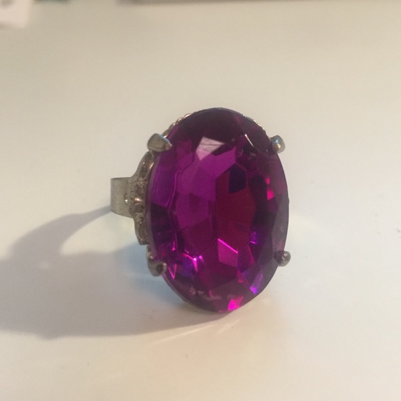Gorgeous Adjustable Purple Costume Jewelry Ring - Picture 2 of 4
