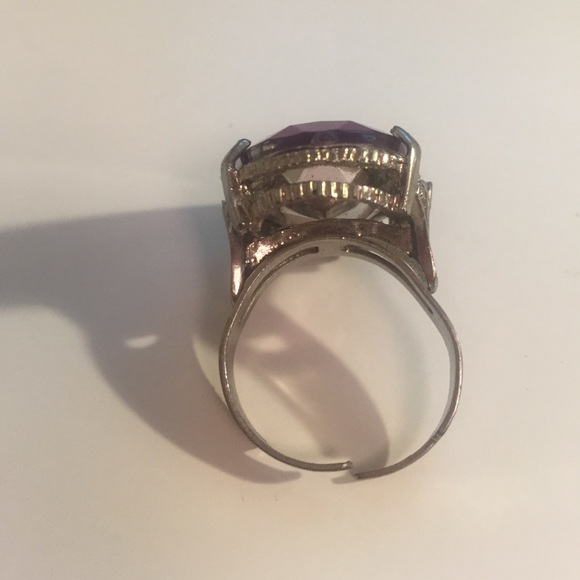 Gorgeous Adjustable Purple Costume Jewelry Ring - Picture 3 of 4