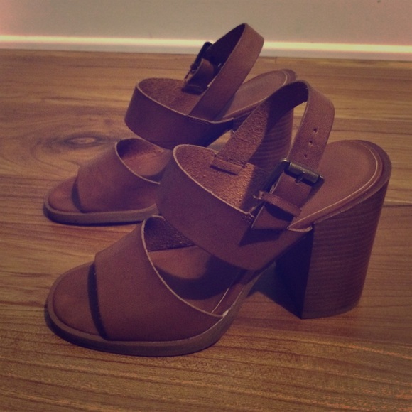 Urban Outfitters 2 strap heel