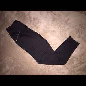 Skin tight zipper side leggings 💕