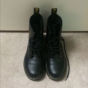 Dr Marten 8 eye women's 1460 boots