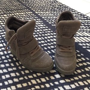Ash gray sneaker wedges. Size 7