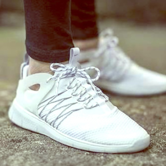 Nike Shoes - Please!! Don't low ball..