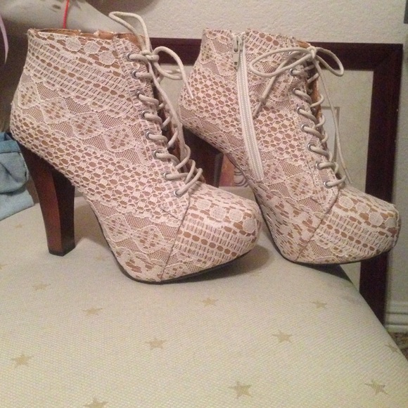 Quipid Lace Platform Booties