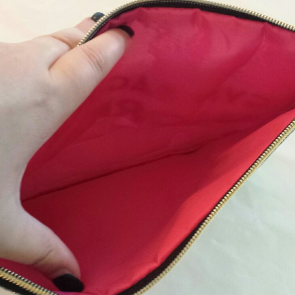 | SOLD| N.W.T Girly Silver Gym Pouch - Picture 2 of 3