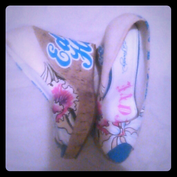 Wedge heels