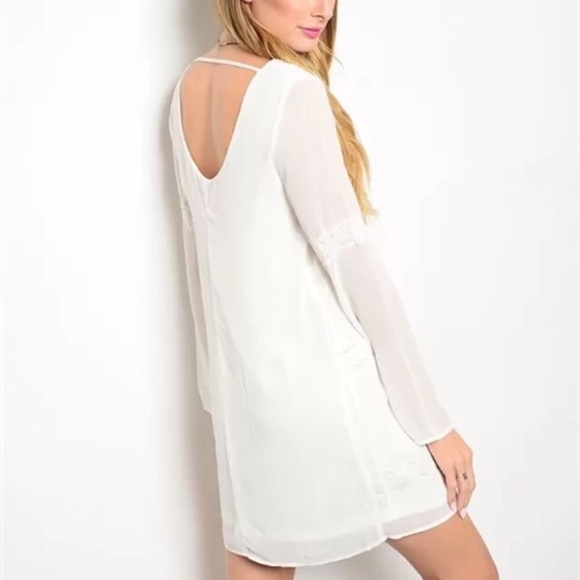 Wandering White Shift Dress - Picture 3 of 3