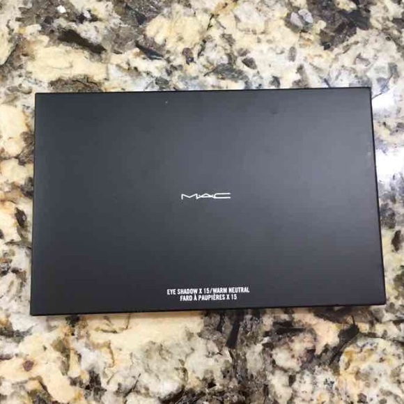 Mac Cosmetics eye shadow palette