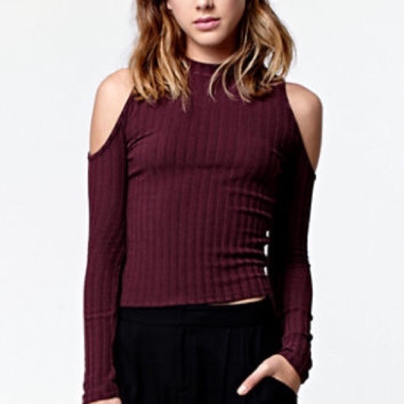 Kendall & Kylie Shoulder Cut-Out