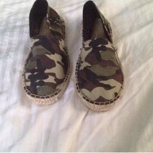 Steve Madden camo toms