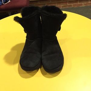 Short black button uggs