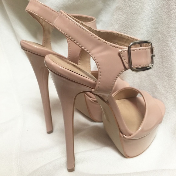 Patent nude sandals size 7 - Picture 2 of 4