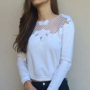 ⚡️HP 1/7/16⚡️Sweater w/ Cut Out Detailing