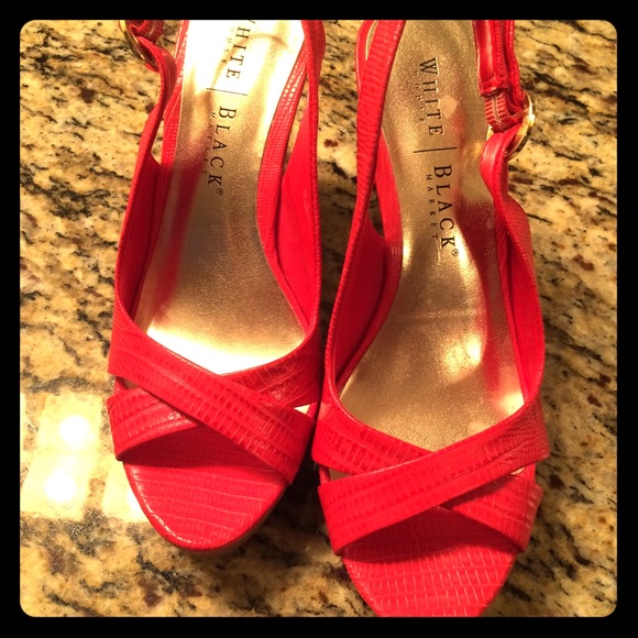 White House black market wedge - 7 - red