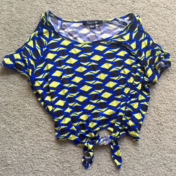 Cute printed crop top with open shoulders