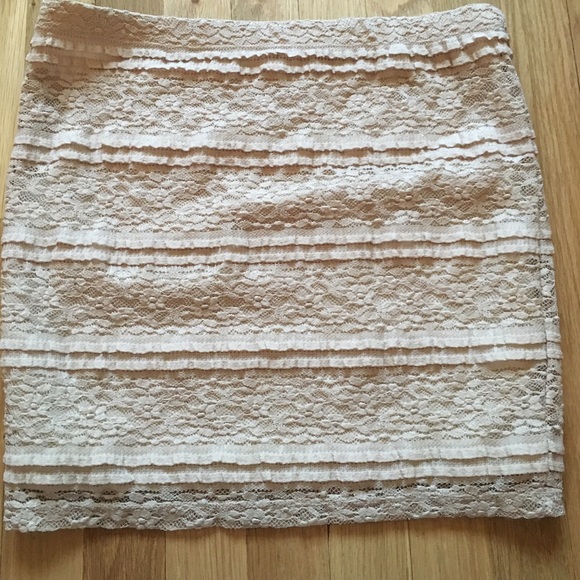 Forever 21 Dresses & Skirts - Champagne lace mini skirt✨