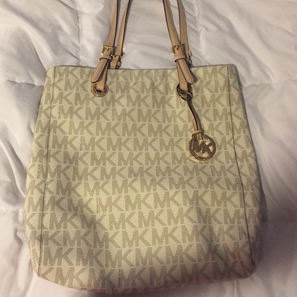 ❌❌❌  SOLD ❌❌❌ North South Michael Kors item tote - Picture 1 of 3