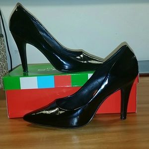 BCBG Paris Women's Flux Black Patent Leather Pump