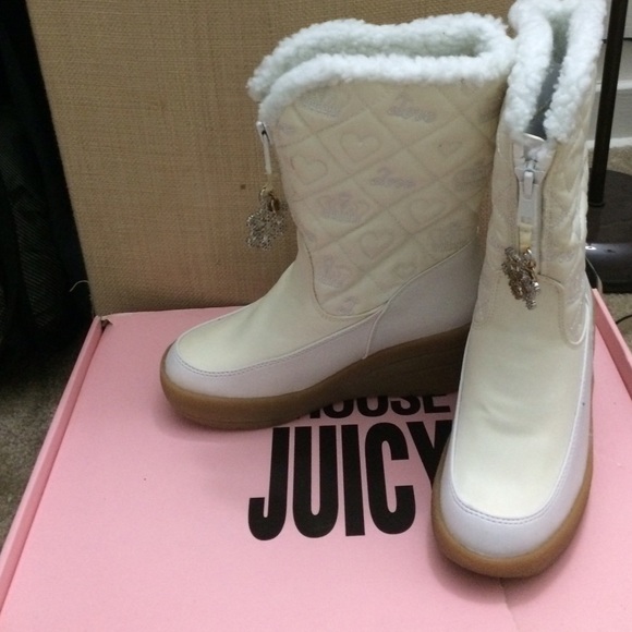 Juicy Couture "Choose Juicy" Snow Flake Snow Boots - Picture 1 of 4