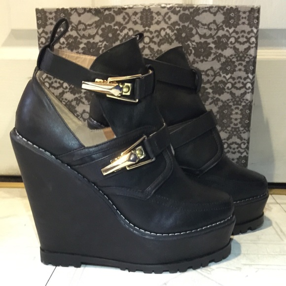 Wedge bootie