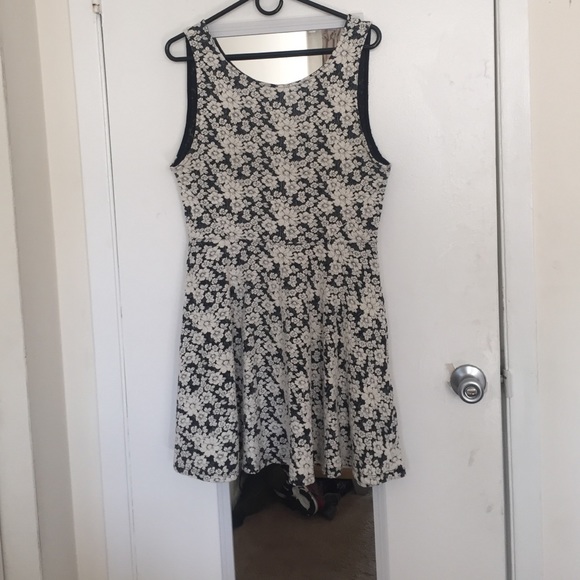 H&M dress - Picture 1 of 3