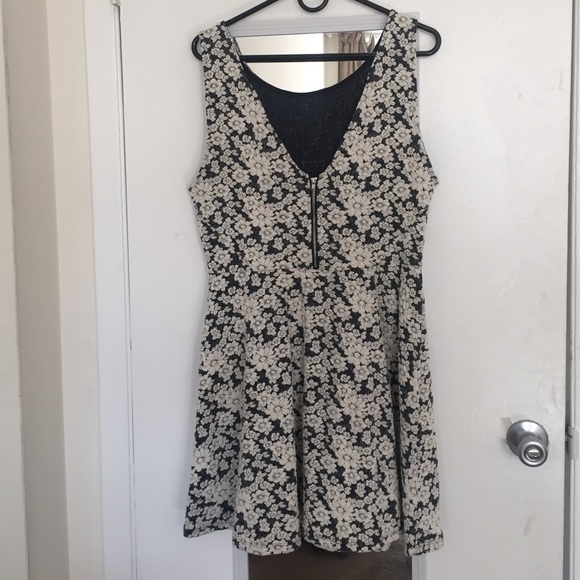 H&M dress - Picture 2 of 3