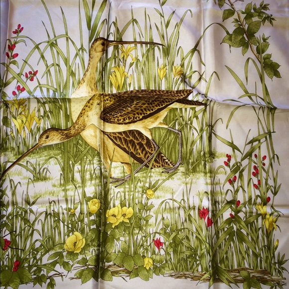 🎀 KEEPING - AUTHENTIC GUCCI SILK SCARF 🎀 - Picture 2 of 4