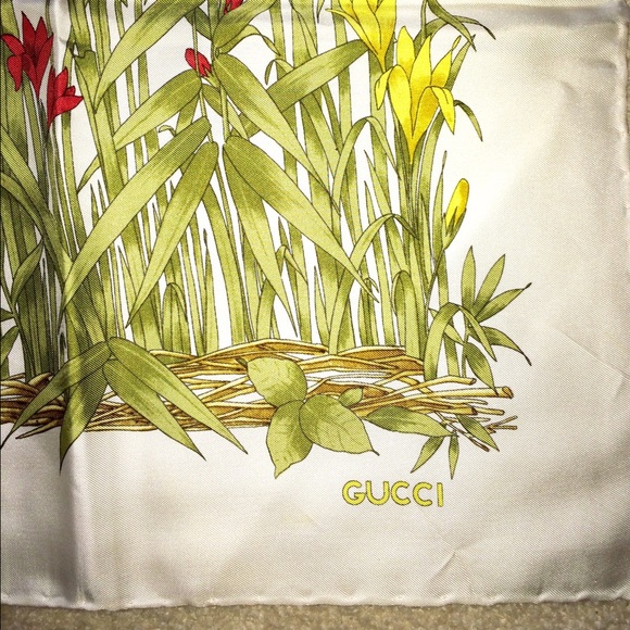 🎀 KEEPING - AUTHENTIC GUCCI SILK SCARF 🎀 - Picture 3 of 4