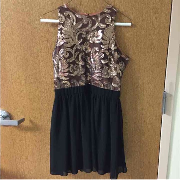 Open back sequin dress - Picture 1 of 3