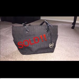 ❗️ SOLD ❗️Authentic Michael Kors hand bag.