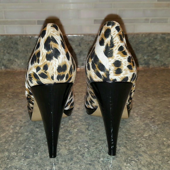 Steve Madden Peep toe leopard print heels - Picture 2 of 4