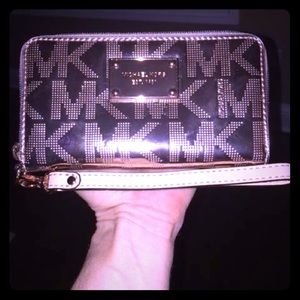 Micheal Kors clutch / wristlet