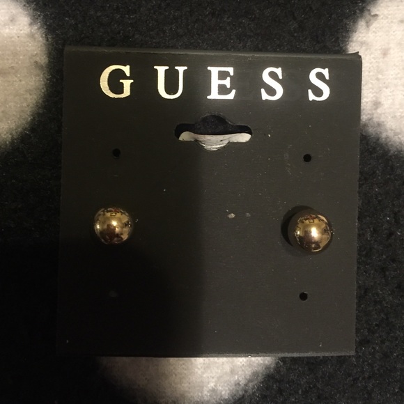 Gold guess studs - Picture 1 of 2