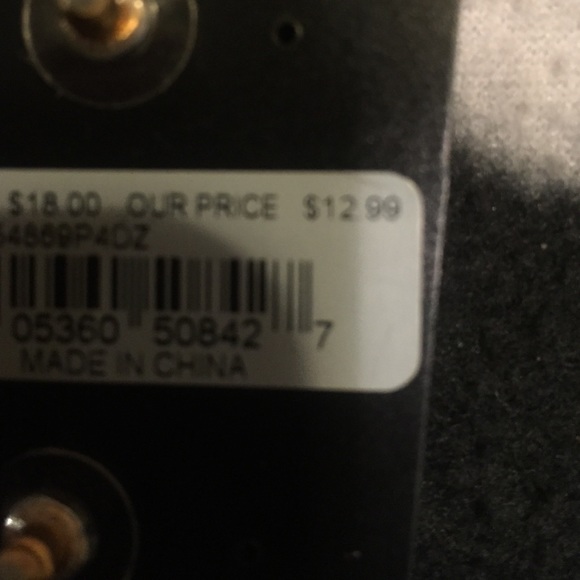 Gold guess studs - Picture 2 of 2