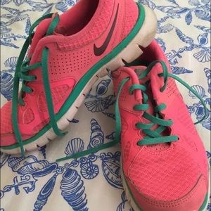 REDUCED! EUC Nike Fitsole running shoes size 6.5