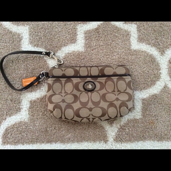 🚫SOLD🚫 Coach Signature Wristlet