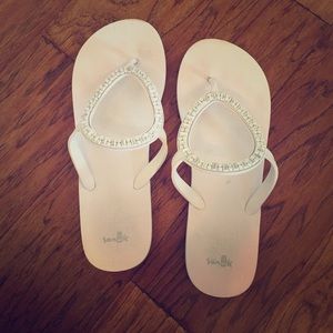 Sanuk 😊 white flip flops; yoga mat material
