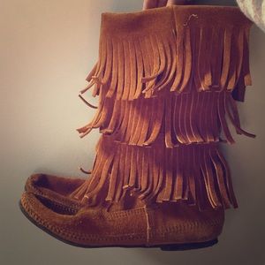 MINNETONKA TRIPLE FRINGE BOOT