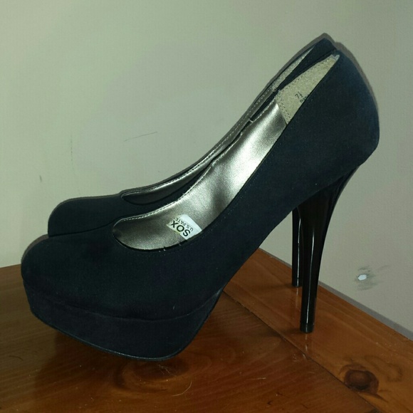 Black Suede Heels/Pumps! Never Worn!