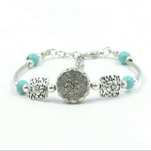 Flower & Tibial beaded bracelet