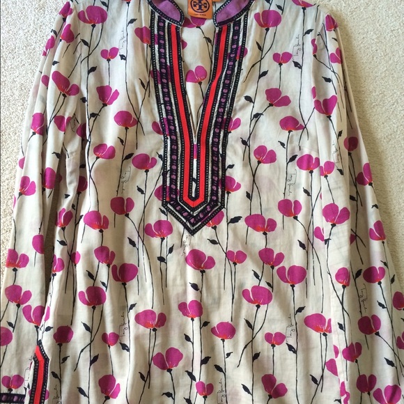 Beautiful Tory Burch tunic. Floral pattern.