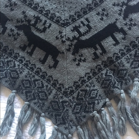 Steve Madden Charcoal gray sweater poncho - Picture 2 of 4