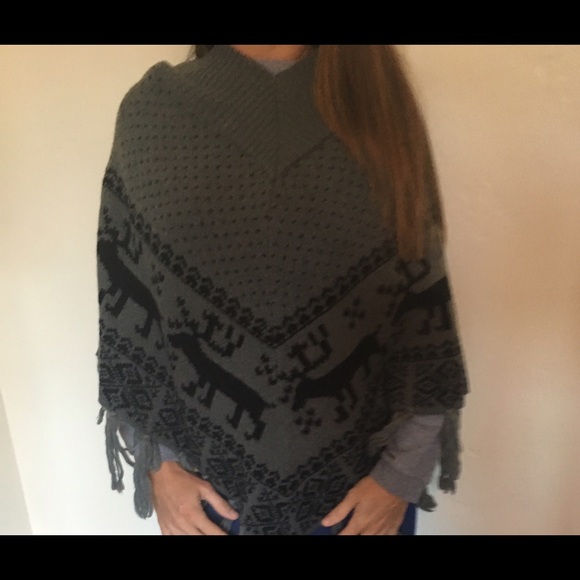 Steve Madden Charcoal gray sweater poncho - Picture 4 of 4